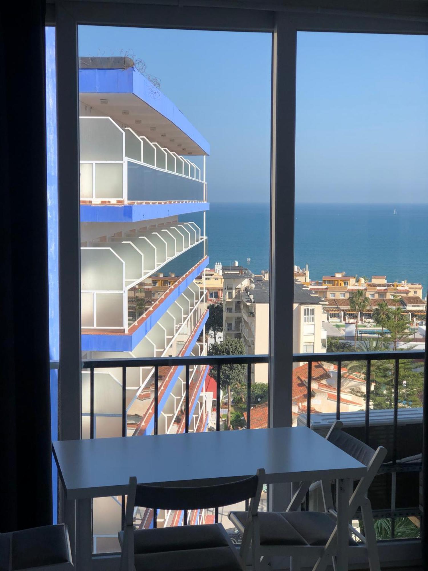 Inviting Studio With Sea View Торемолинос Екстериор снимка